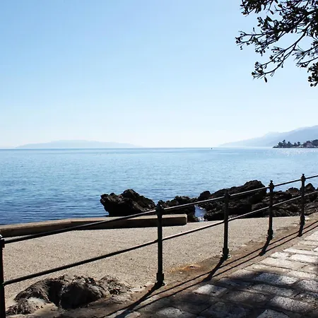 Lovely Studio By The Sea In Volosko Opatija